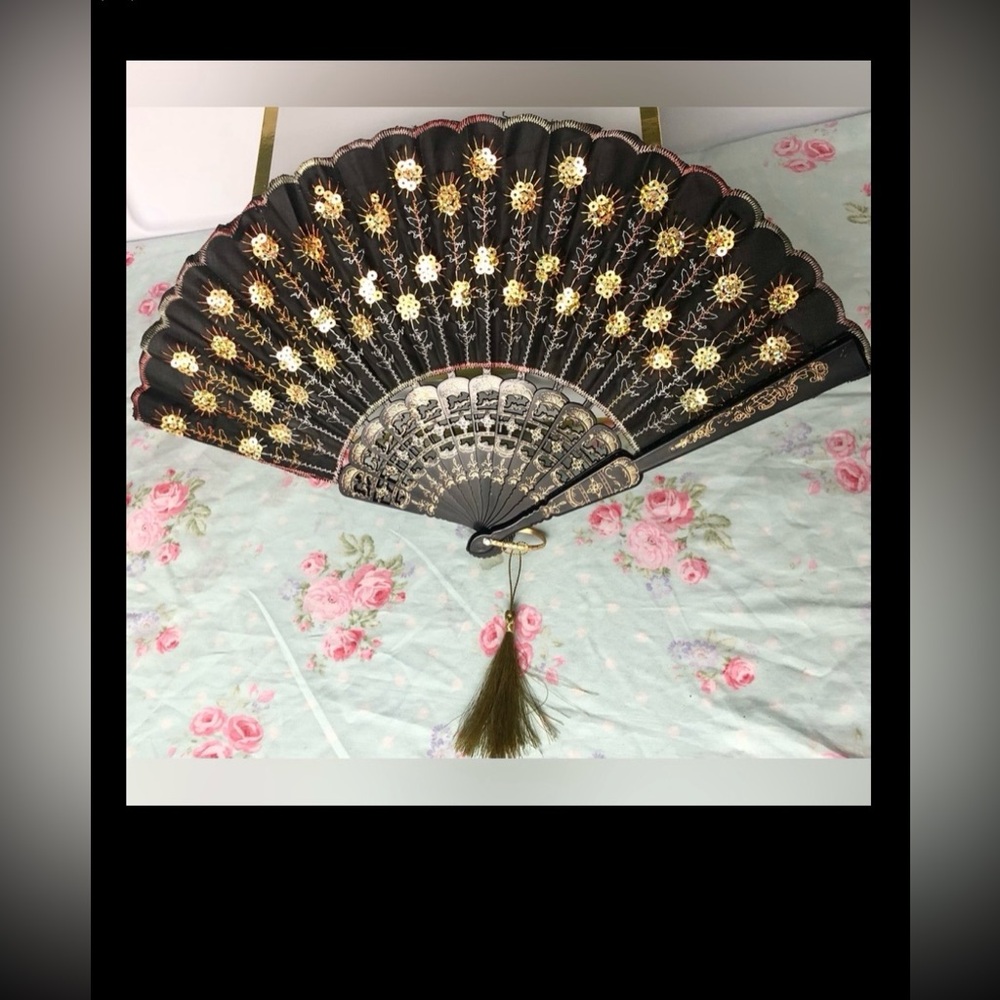 Vintage Japanese Foldable Fan Gold Tone Sequins on Black w/ Gold Tassel NWOT